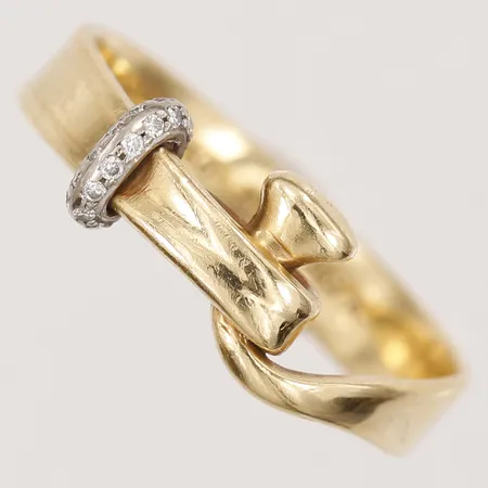 Ring, Georg Jensen, Torun ring, formgiven av Vivianna Torun Bülow-Hübe, diamanter totalt ca 0,05ctv, stl: 53 (17), bredd: 4 - 7 mm, 18K guld. Vikt: 3,2 g