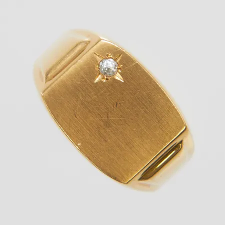 Klackring, Ø19¾, bredd: 3,6-11,9mm, vit sten, 18K Vikt: 3,9 g