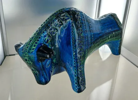Figurin 60/70 taltjur Aldo Londri Rimini Blue Bitossi Itali 43135628, små färgflagningar. längd 30 cm höjd 16 cm Skickas med postpaket.
