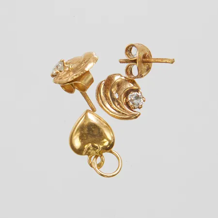 Diverse guld, skadat, vita stenar, 18K Vikt: 1 g