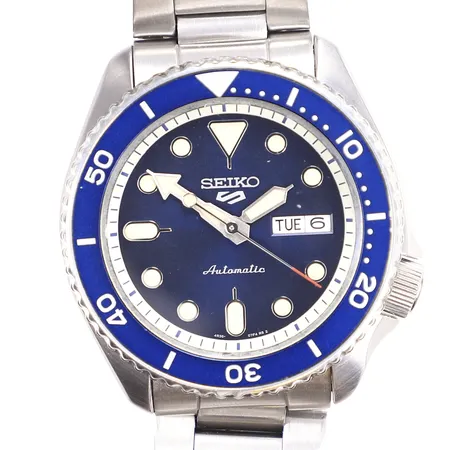 Herrur Seiko 5, Ø42mm, automat, dag/datum, ref SRPD71K2, boettnr 4R36-07G0, serienummer 793125, glasbaksida, box och cert 2022, saknar ytterkartong, med gummiband och stållänk, ett bandstift  defekt i behov av utbyte, smärre bruksslitage Vikt: 0 g