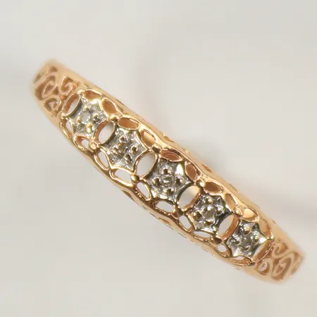 Ring med vita stenar, stl 19, bredd 1-4mm, 18K Vikt: 1,5 g
