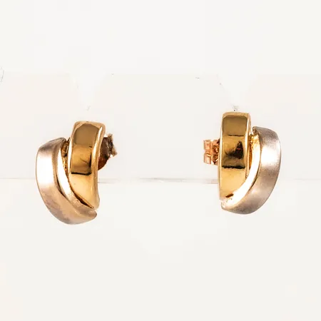 Örhängen i 18K guld. Mått 5,7 x 9 mm. Vikt: 0,8g. 