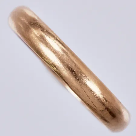 Ring, stl: ca 20½, bredd: ca 4mm, graverad, 18K  Vikt: 4,4 g