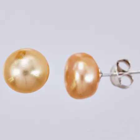Ett par örhängen med odlade pärlor, Ø ca 9,7-10,3mm, 925/1000 silver  Vikt: 2,6 g