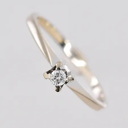 Ring, vitguld, diamant 0,05ct enligt gravyr, stl 16½, 18K Vikt: 1,9 g