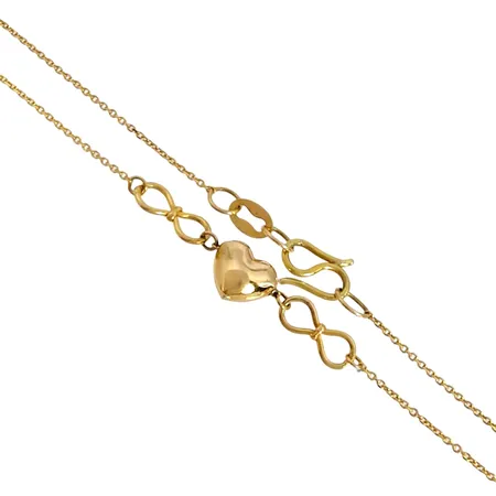 Collier, 18K guld, längd 46,5 cm, bredd 0,6 mm, ostämplad bricka, hjärtats storlek 5,5 x 6 x 3,5 mm, hänget går inte att plocka av från kedjan, fint skick Vikt: 1,4 g