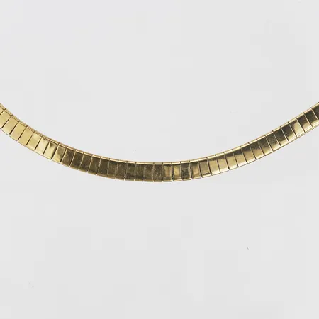Collier, halvstelt, längd: 43 cm, bredd: 4 mm, italienska stämplar, obetydligt brott, 18K guld. Vikt: 24,1 g