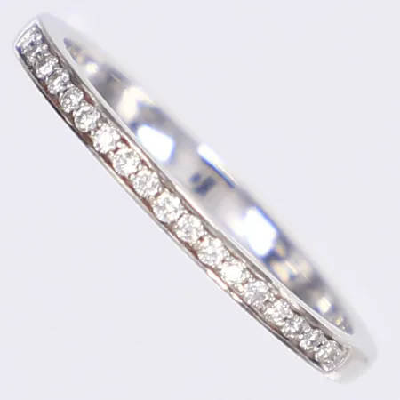 Halvalliansring med diamanter 18x ca 0,01ct, stl 17½, bredd 2mm, GHA, vitguld 18K Vikt: 2,4 g