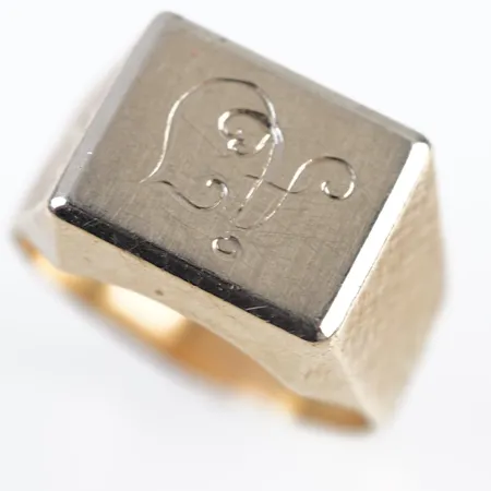 Ring, stl 21(66), bredd 12mm, 18k Vikt: 8,3 g
