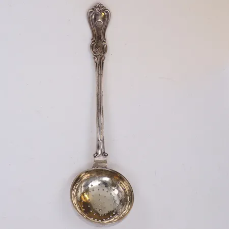 Strösked, längd 20,5cm, monogram, stämplad GM, 830/1000 silver Vikt: 73,7 g