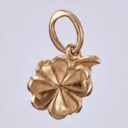 Hänge fyrklöver, längd: ca 1,2cm, bredd: ca 7mm, 18K  Vikt: 0,2 g