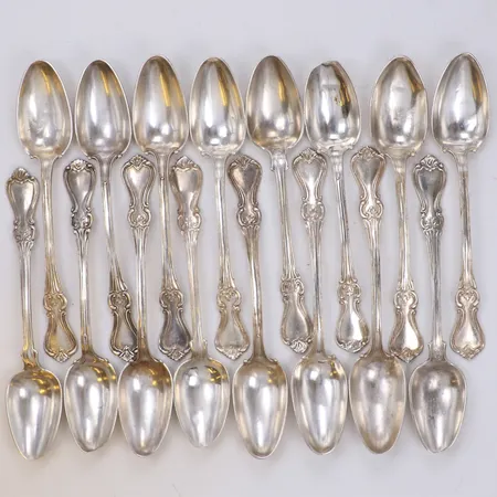 16 Skedar, längd 15cm, gravyr, bucklor, silver 830/1000 Vikt: 368,4 g