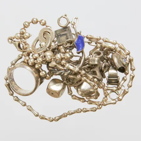 Diverse silver, defekta, 830-925/1000 silver Vikt: 59,5 g