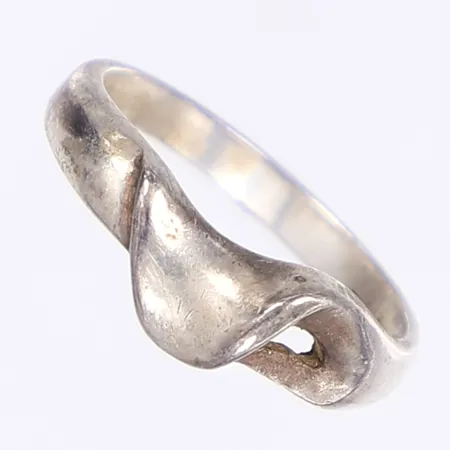 Ring, stl 18¾, bredd 2-7mm, silver 925/1000 Vikt: 2,3 g
