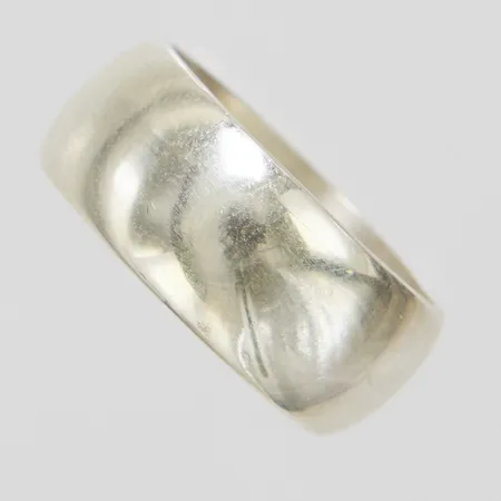 Ring, stl 16½, bredd 8mm, 925/1000 silver Vikt: 6,7 g