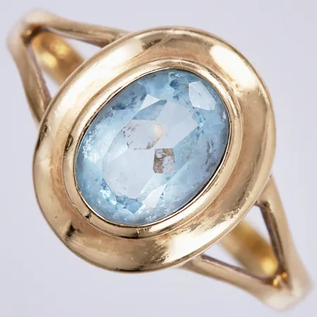 Ring med blå sten, stl: 17, bredd: ca 1-11mm, 18K Vikt: 3,1 g