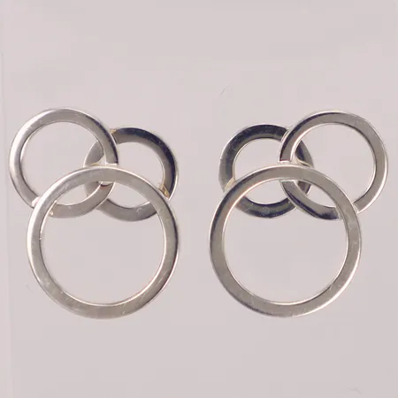 Ett par örhängen, Bubbles, Efva Attling, mått 13×16mm, 925/1000 silver. Nypris 1900kr Vikt: 2,4 g