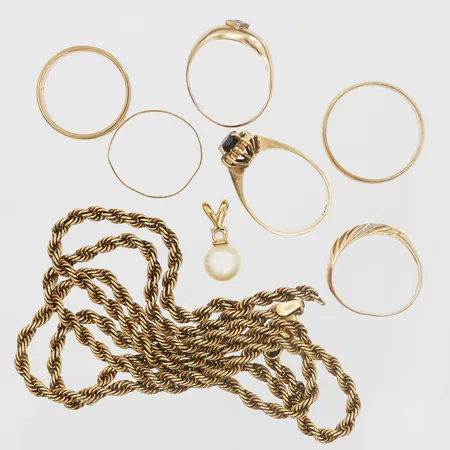 6 Ringar, 1 hänge, 1 kedja, defekta, buckliga, 18K Vikt: 25,7 g