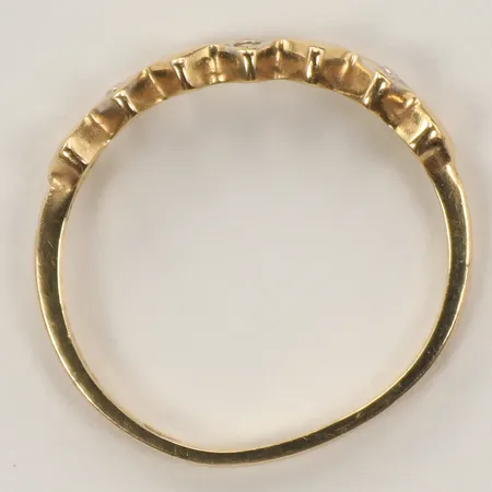 Ring med vit sten, stl 17½ bredd 1-3mm, ojämn skena, 14K Vikt: 1,5 g