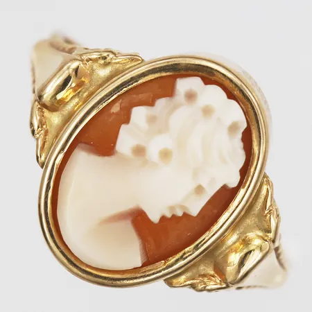 Ring med camé, otydliga stämplar år 1975, stl: 17½, 18K Vikt: 2,6 g