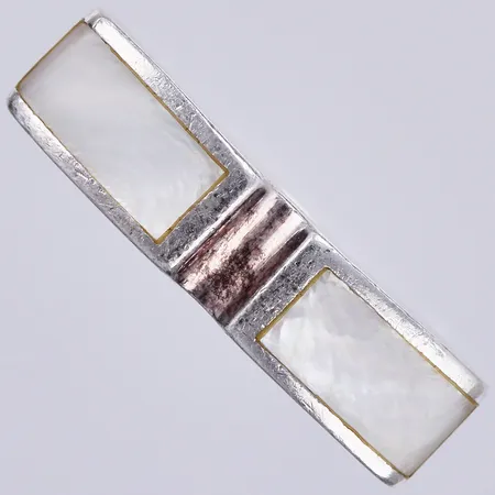 Ring med pärlemo, stl: 17 ¼, bredd ca 3-5mm, 925/1000 silver Vikt: 3,7 g