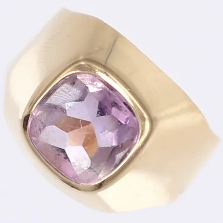Ring med rosa sten, stl 16¾, bredd 3-13mm, 18K Bruttovikt: 3,5g Vikt: 3,5 g