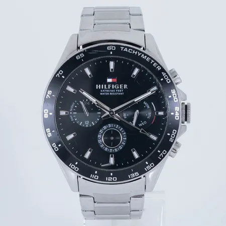Herrur Tommy Hilfiger, boett Ø 46 mm, quartz, stål, kronograf, ref-nr: TH.239.1.14.3242, serie-nr: 3796.7389, stålband innermått ca 18,5 cm, inga tillbehör. Repigt glas, lös visare datum. Bruksskick, repor.