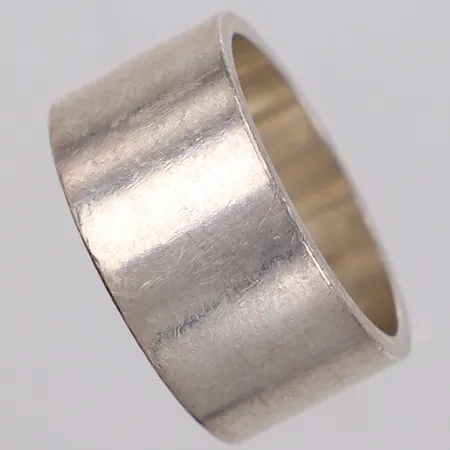 Ring, stl 24, bredd 14mm, silver  Vikt: 22,2 g