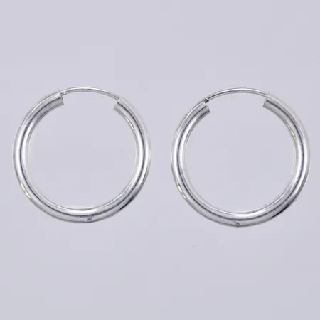 Ett par örringar Ø 20mm, bredd ca 2mm, silver Vikt: 1,1 g