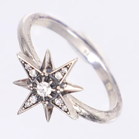 Ring med vita stenar, Thomas Sabo, stl 17¼, bredd 2-13mm, silver 925/1000 Vikt: 2,4 g