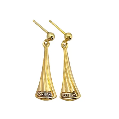 Örhängen, 14K guld, Diamanter 2 x 0,003ct, örhängenas storlek 8,5 x 29 mm, fint skick, ploppar saknas Vikt: 1,7 g