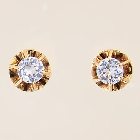 Ett par örhängen med vita stenar, 12x6mm, ena snurrebussen saknas, 18K Vikt: 1 g