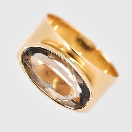 Ring, stl 18¾, ovandel bredd 10,8mm, rökkvarts, 14K Vikt: 5,3 g