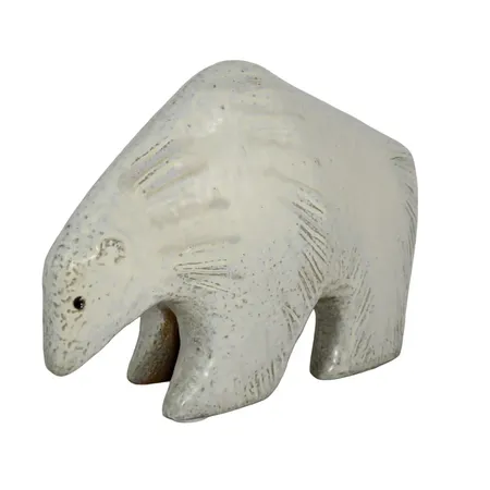 Figurin, Lisa Larson "Isbjörn" ur serien Stora Zoo, höjd 16 cm, längd 22 cm, Gustavsberg, stengods, i produktion mellan åren 1958-1970, märkt med etikett, fin felfri glasyr, fint skick utan anmärkning, vikt omkring 1220 gram
