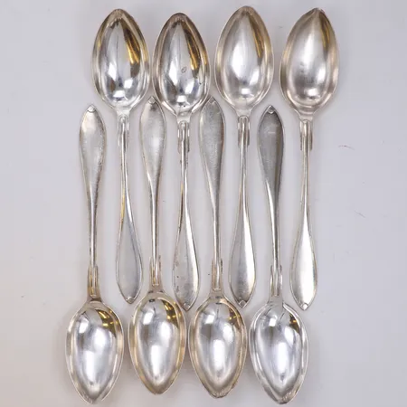 8 Skedar, modell Svensk spetsig, längd 18cm, gravyr, silver 830/1000 Vikt: 298,4 g