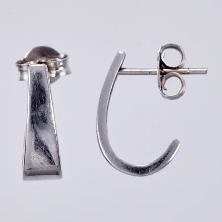 Ett par örhängen vitguld, längd: ca 1cm, bredd: ca 2-4mm, 18K Vikt: 0,8 g