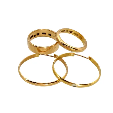 Diverse smycken, 18K guld, slitage, gravyrer Vikt: 16,6 g