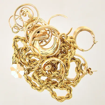 Guldsmycken, stenar, bucklor, udda, repor, gravyrer, skador, lås, 18K  Vikt: 32,5 g