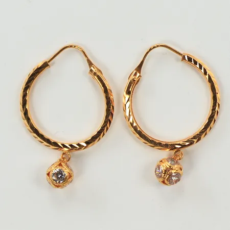 Ett par örhängen med vita stenar, 25x16mm, Ø16mm, 21K Vikt: 1,8 g