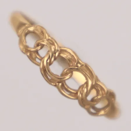Ring bismarck, stl 16½, bredd 2-5mm, något skev, 18K  Vikt: 1 g