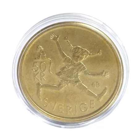 Minnesmynt 50 kronor Astrid Lindgren 1907-2002, förgylld metall, Ø26 mm, utgivare Sveriges Riksbank, fint skick, förvaras i myntkapsel 