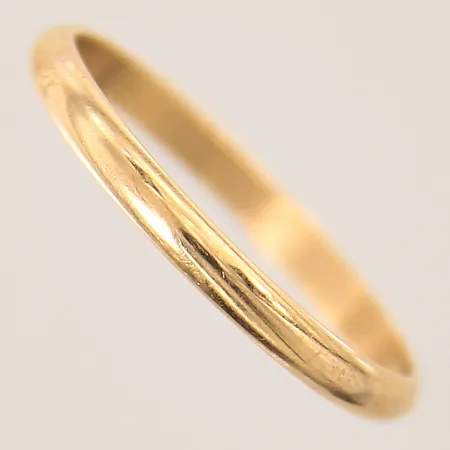 Ring, stl 20½, bredd 2mm, gravyr, 18K Vikt: 2,4 g