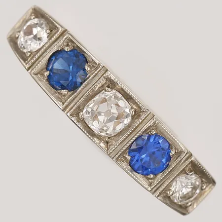 Ring med antik och briljantslipade diamanter totalt ca 0,25ct och blå stenar, stl 16¾, 18K Vikt: 3,7 g