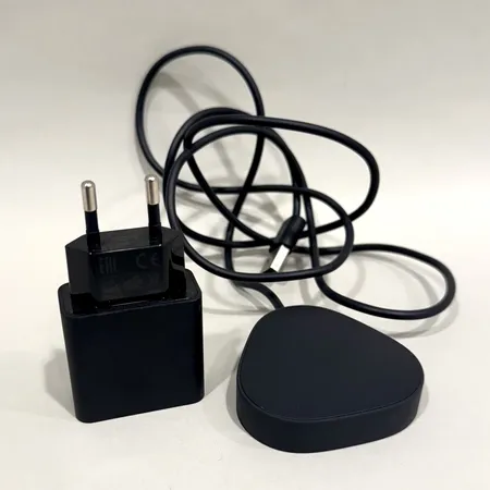 Trådlös magnetisk laddare Sonos Roam, modell: LPS-05WB-1, USB-nätadapter, informationsblad, i originalkartong  Vikt: 0 g