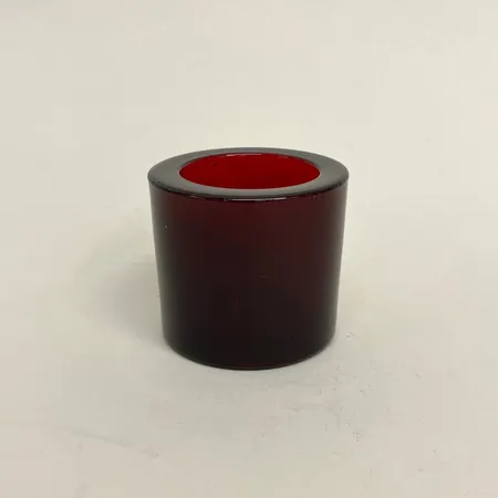 Ljuslykta, höjd 60mm, Ø65mm, rött glas, omärkt, troligen Finland, bubblor, märken Skickas med paket.