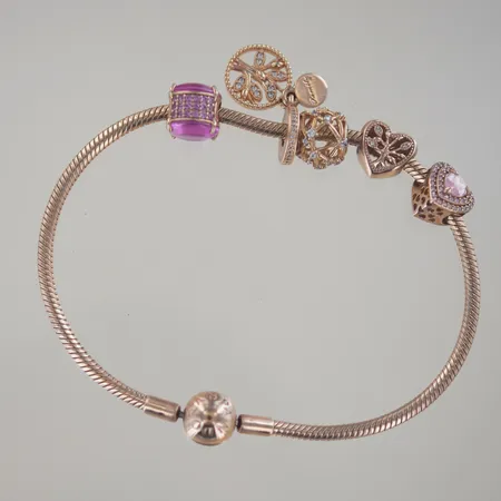 Armband Pandora med 5 berlocker,  pläterat, längd 22 cm
