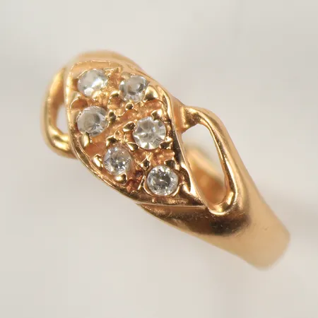 Ring med 6 vita stenar, stl 17¾ bredd 3-8mm, 18K Vikt: 3,3 g