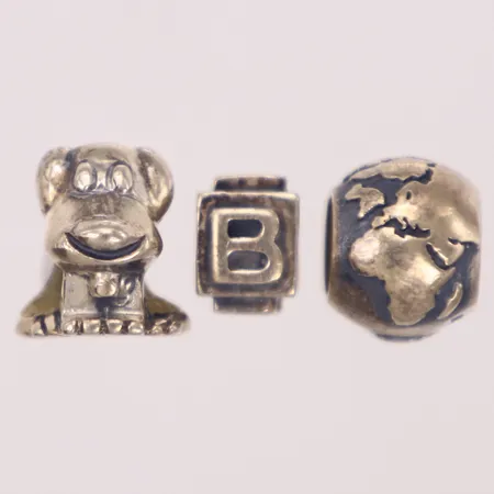 3 berlocker, 925/1000 silver. Bruttovikt 7,6g Vikt: 7,6 g