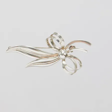 Brosch, längd ca 60mm, bredd 13,5-28,5mm, Danmark, 925/1000 silver Vikt: 5,3 g